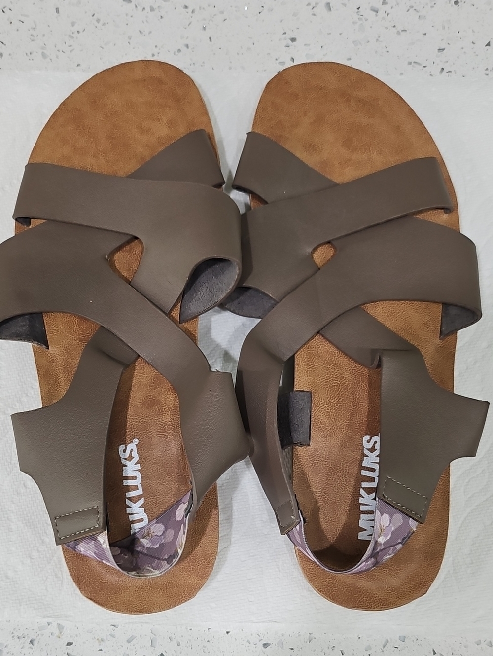 10 Women's Muk Luks Sandals